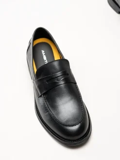 Ambitious - Svarta pennyloafers i skinn