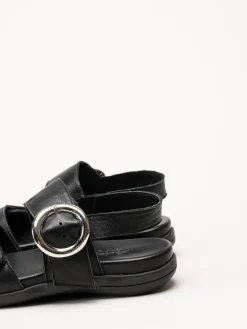 Andrea Conti - Svarta sandaler