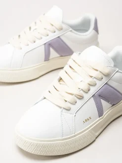 ARKK Copenhagen - Essence - Vita skinnsneakers med mockadetaljer
