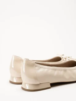 Caprice - Beige ballerinaskor i skinn