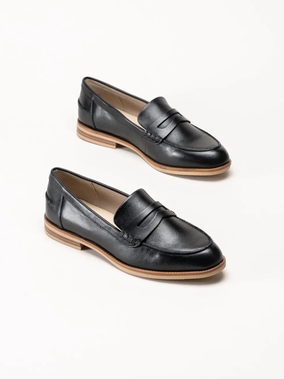 Caprice - Svarta pennyloafers i skinn