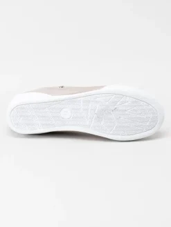 Charlotte of Sweden - Ljusgrå sneakers i skinn
