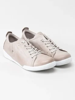 Charlotte of Sweden - Ljusgrå sneakers i skinn