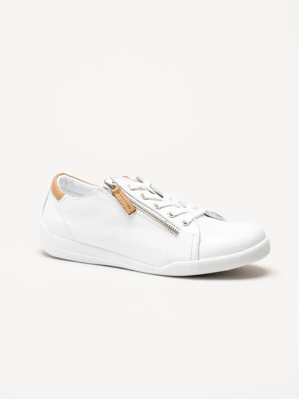Charlotte of Sweden - Vita sneakers i skinn