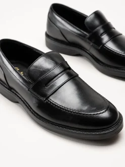 Clarks - Aldwin Step G - Svarta slip-on loafers i skinn