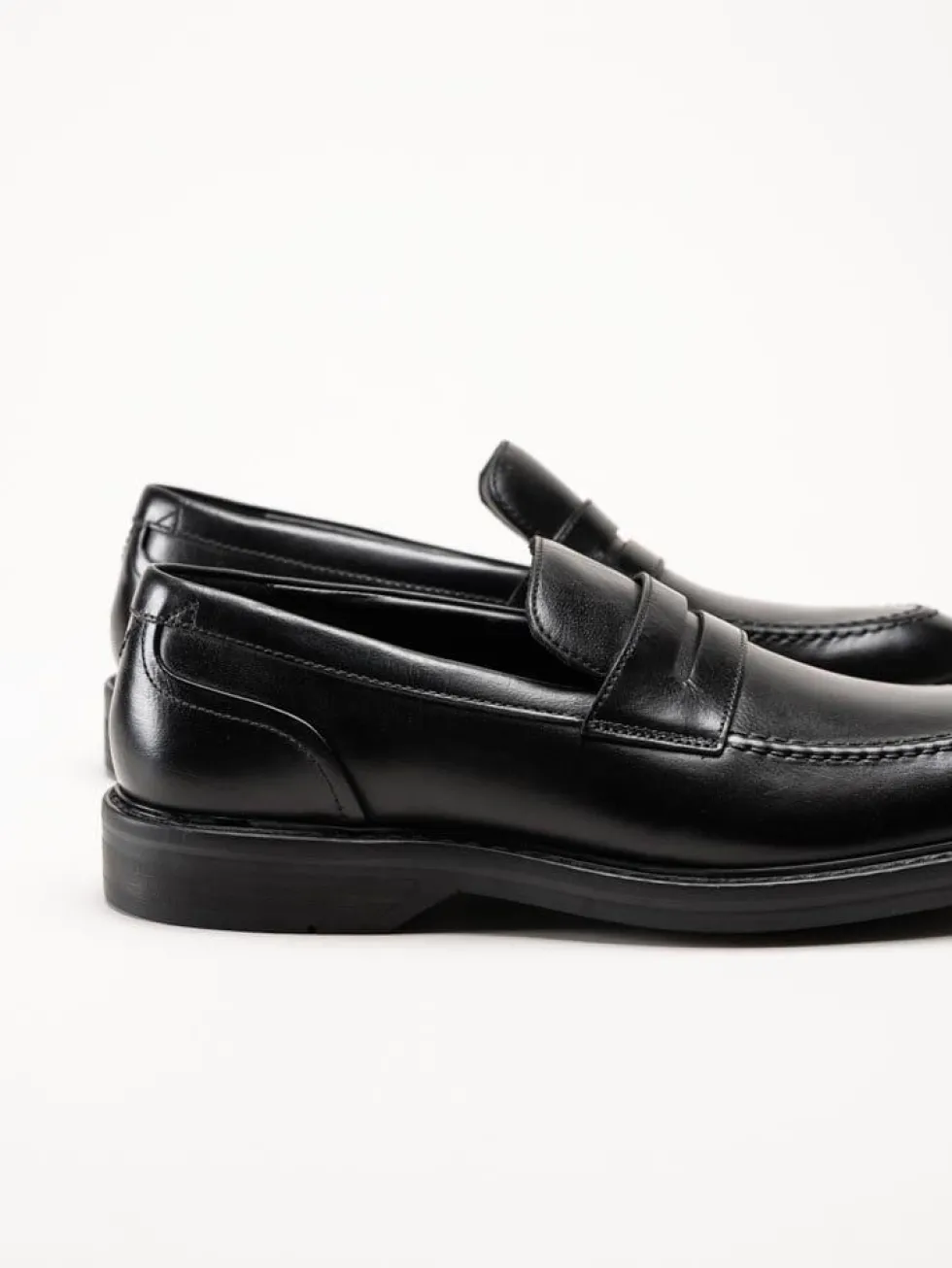 Clarks - Aldwin Step G - Svarta slip-on loafers i skinn