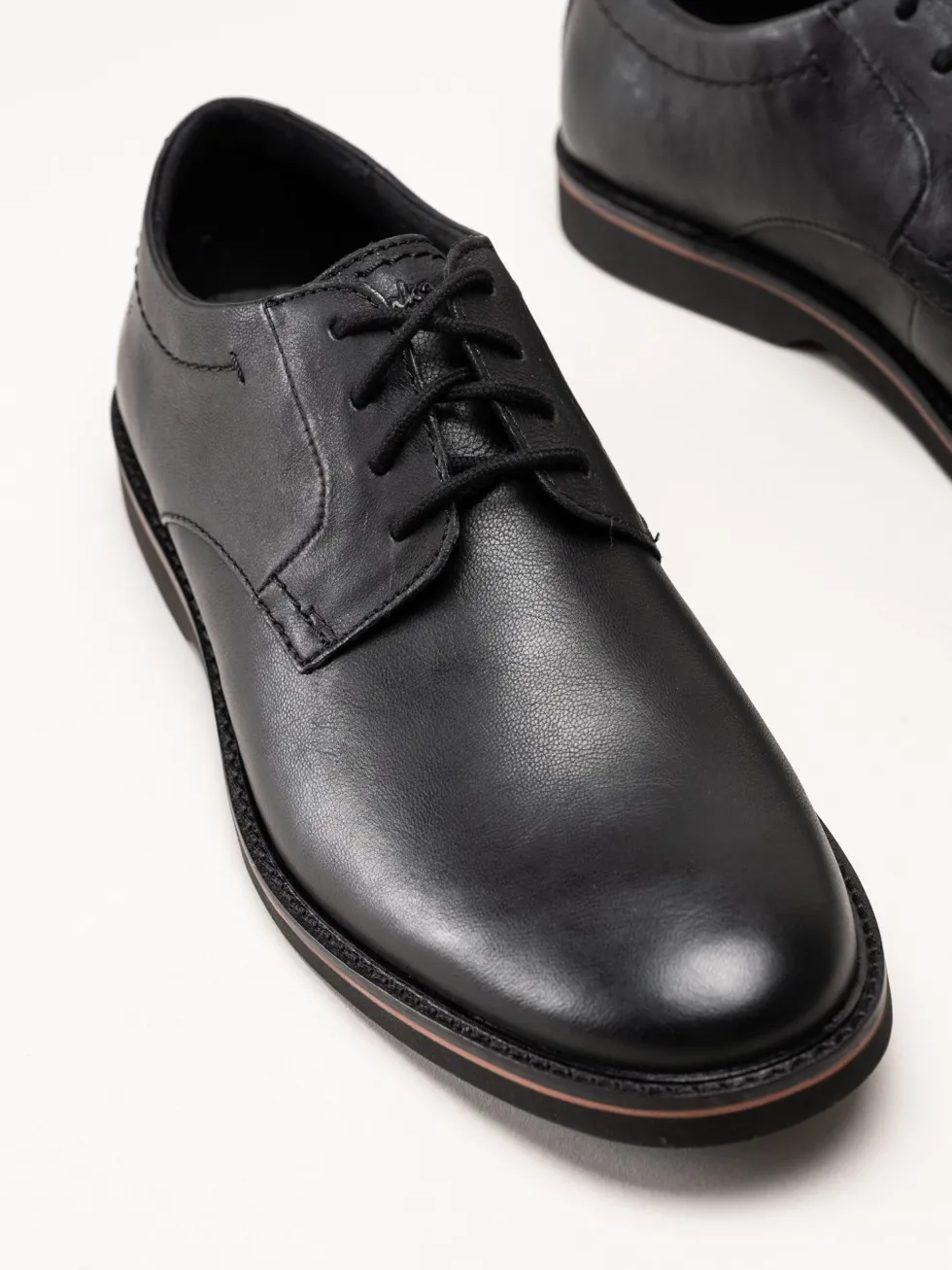 Clarks - Atticus LTLace G - Svarta skinnskor med snörning