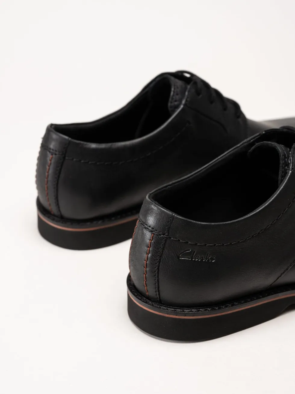 Clarks - Atticus LTLace G - Svarta skinnskor med snörning