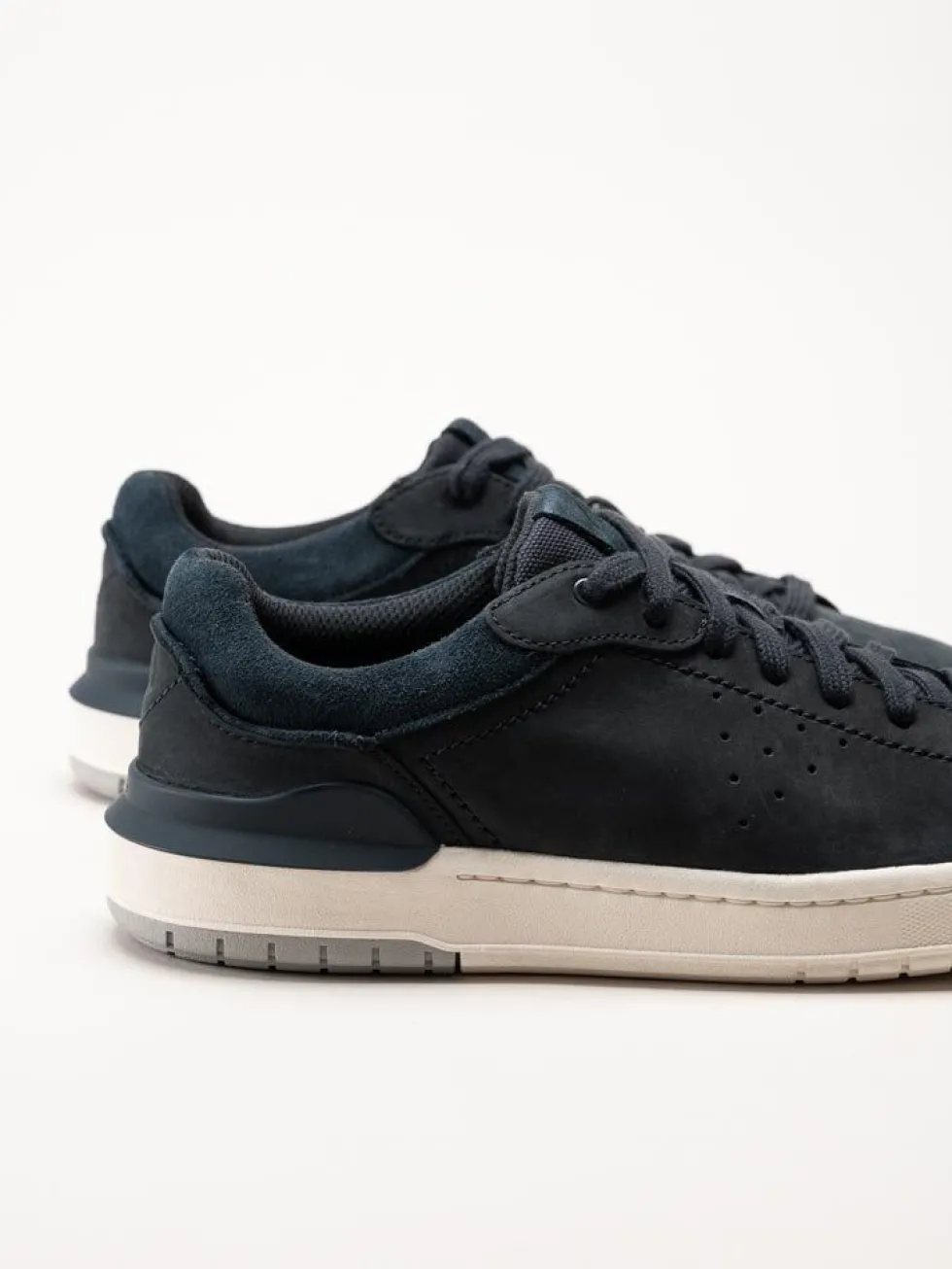 Clarks - Courtlite2 Run G - Blå retroinspirerade sneakers i nubuck