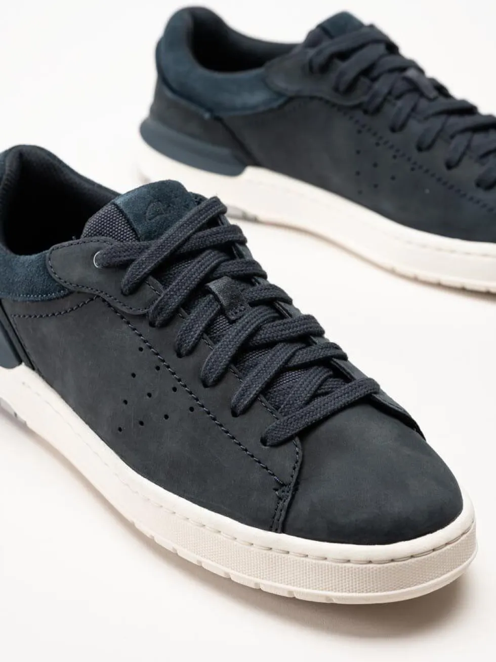 Clarks - Courtlite2 Run G - Blå retroinspirerade sneakers i nubuck