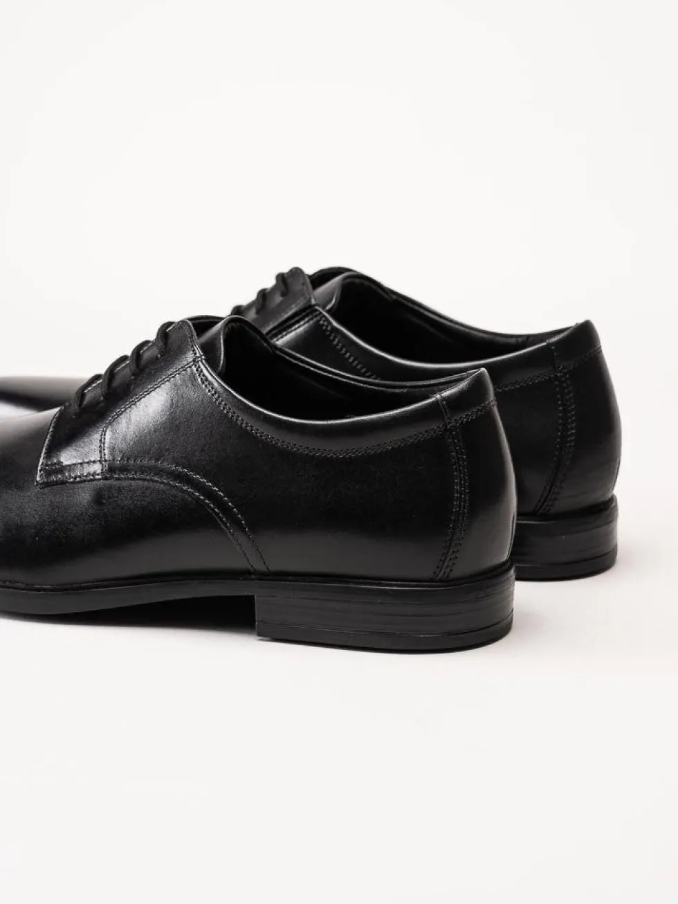 Clarks - Howard Walk - Svarta dressade snörskor i skinn