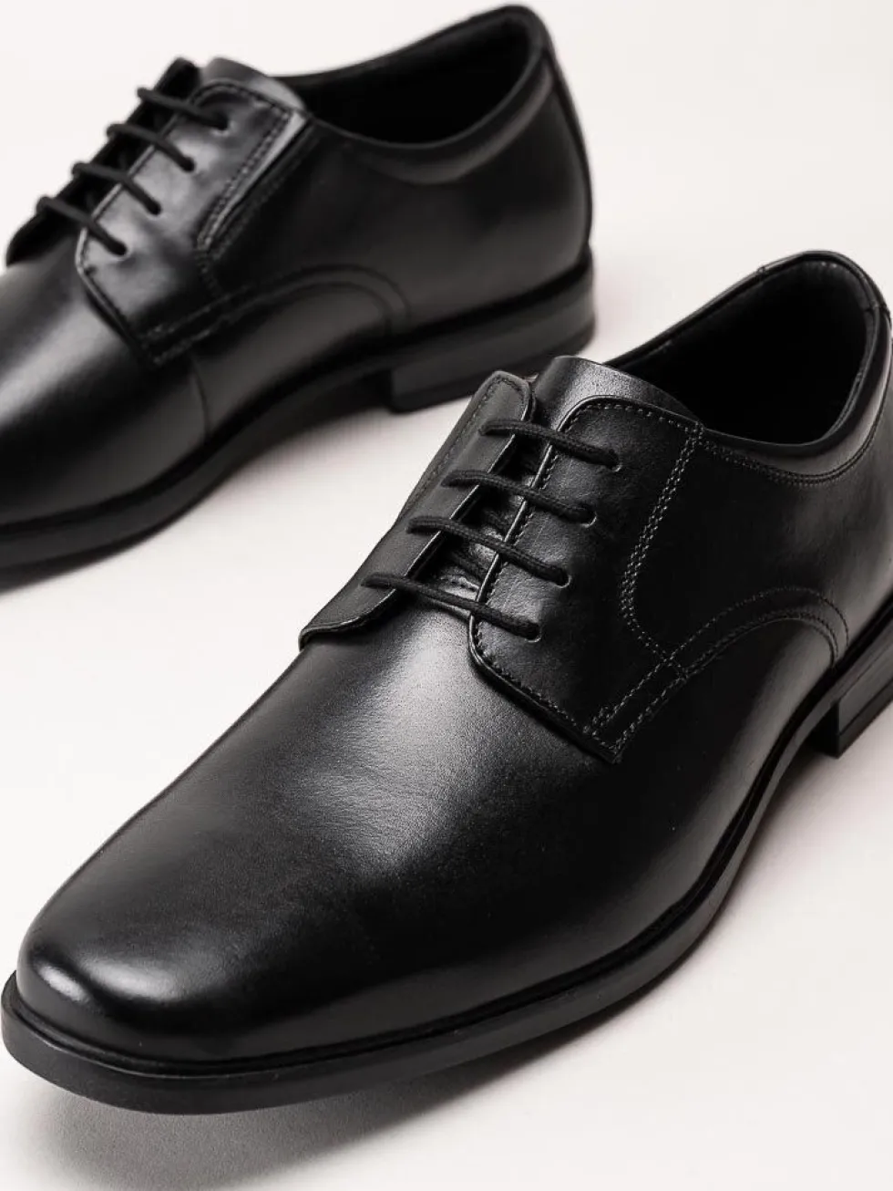 Clarks - Howard Walk - Svarta dressade snörskor i skinn