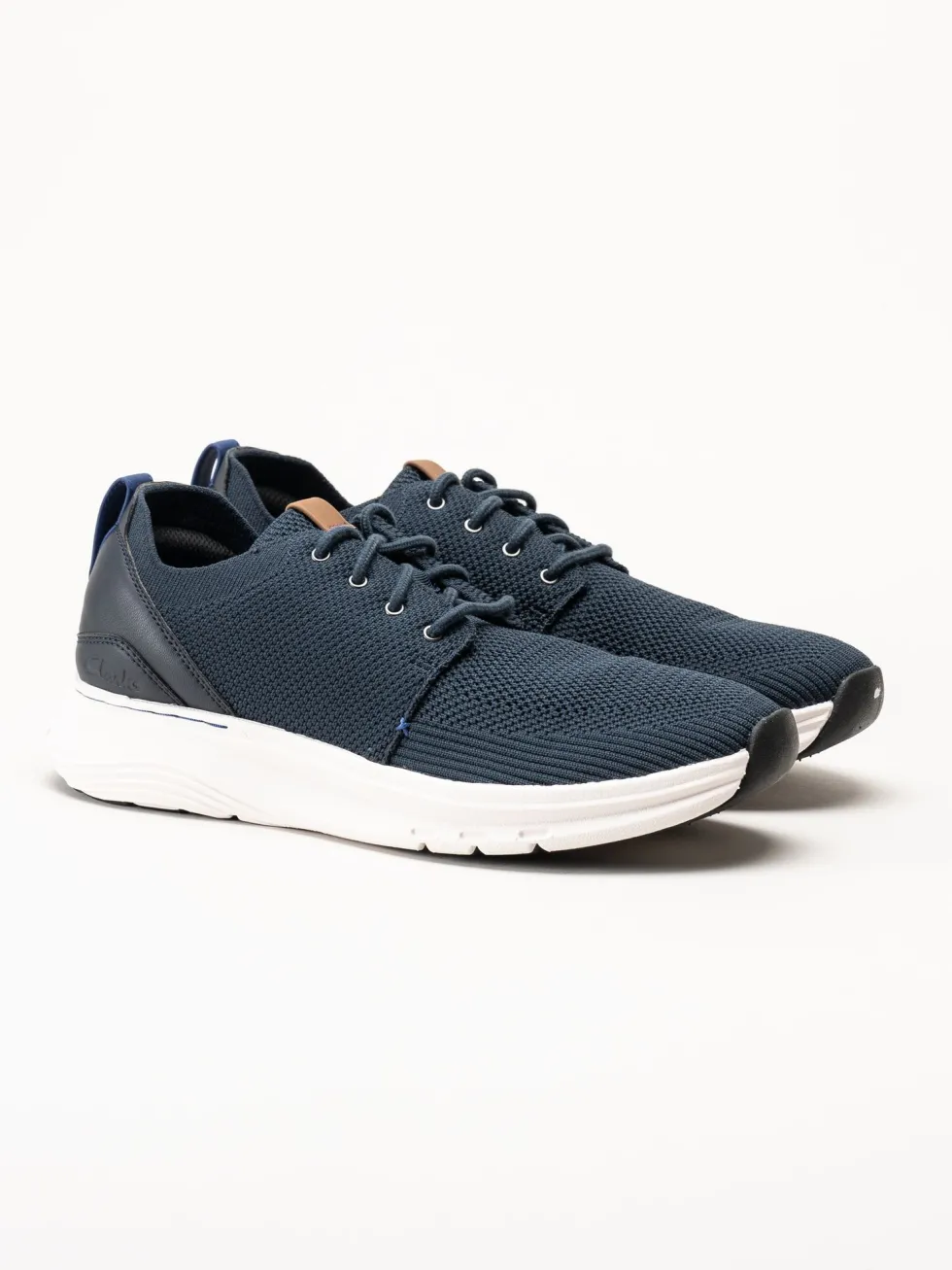 Clarks - Motion Trek MX - Marinblå sneakers i stickad text