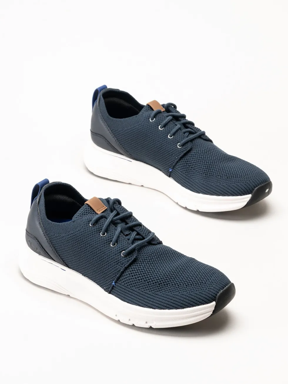 Clarks - Motion Trek MX - Marinblå sneakers i stickad text