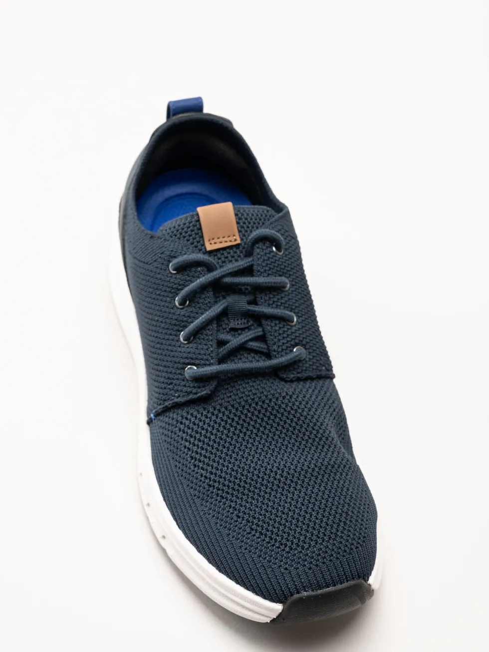 Clarks - Motion Trek MX - Marinblå sneakers i stickad text