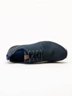 Clarks - Motion Trek MX - Marinblå sneakers i stickad text