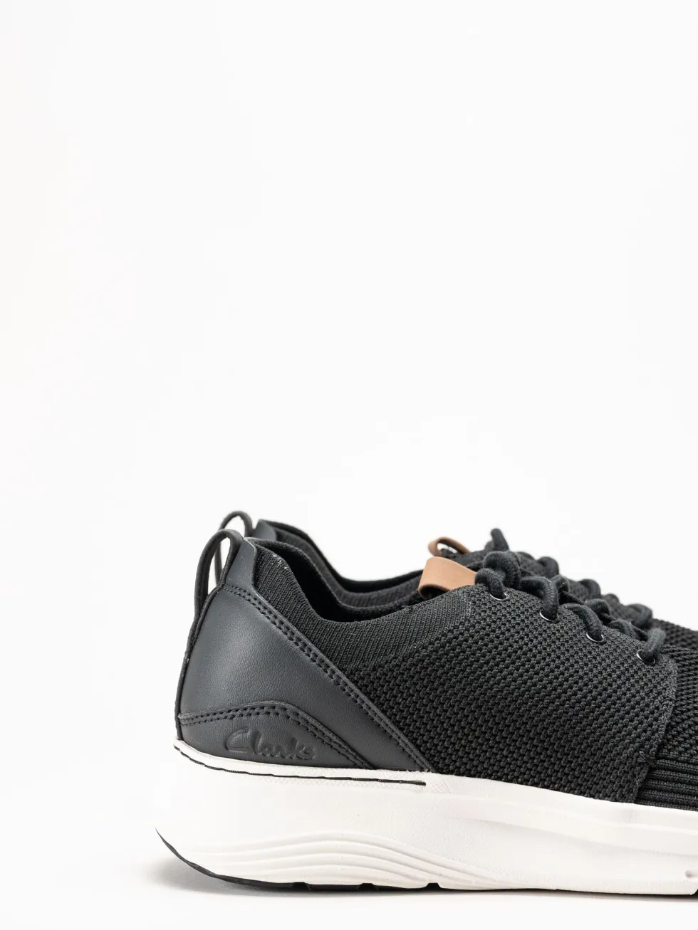 Clarks - Motion Trek MX - Svarta sneakers i stickad textil