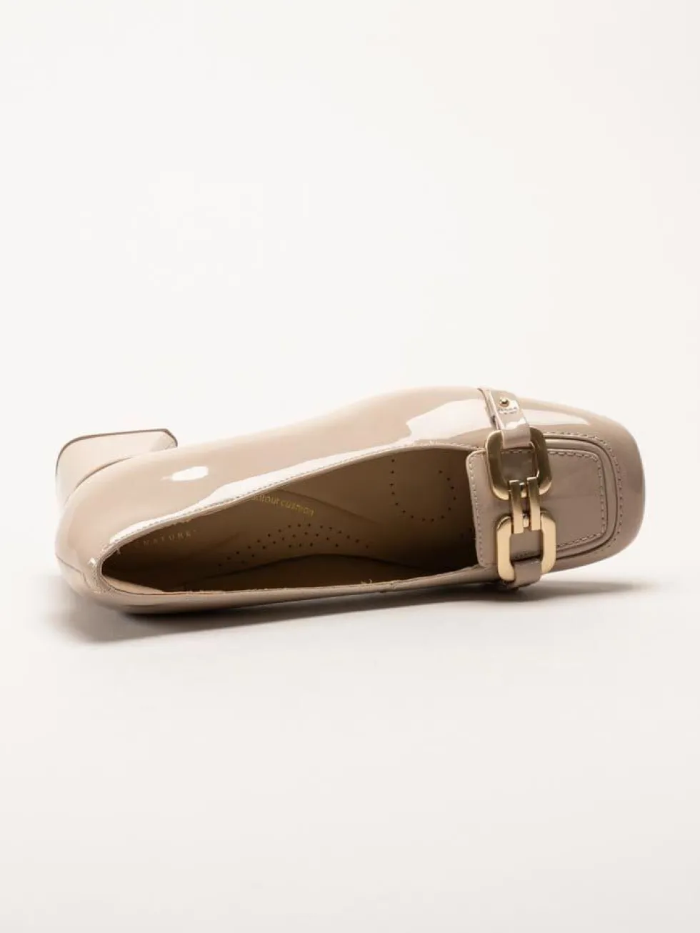 Clarks - Nyta45 Court D - Ljusbeige pumps i skinn-lack