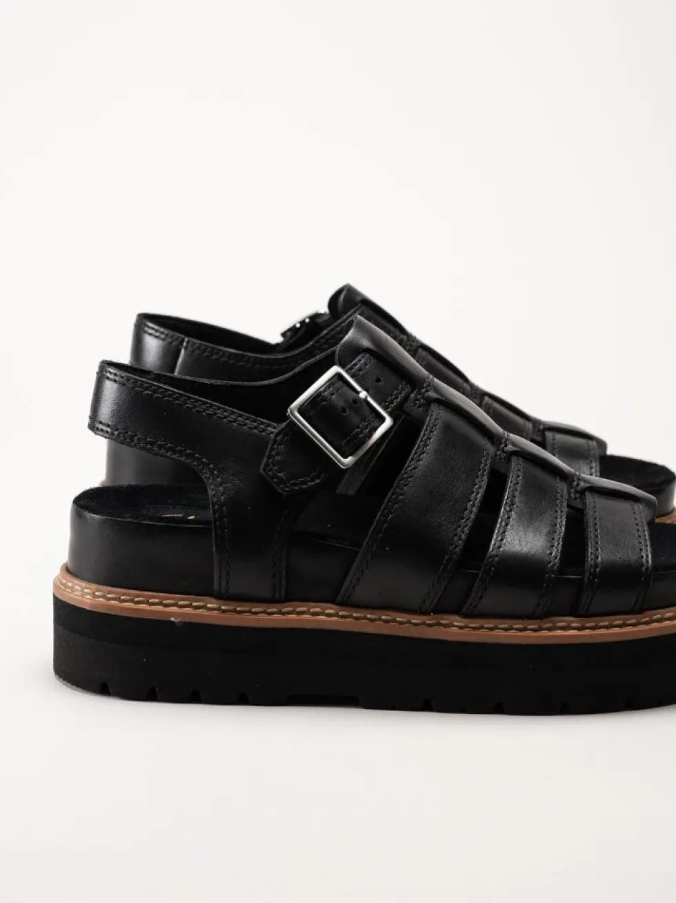 Clarks - Orianna Twist - Svarta platåsandaler i skinn
