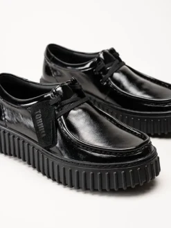 Clarks - Torhill Bee - Svarta snörskor i lack