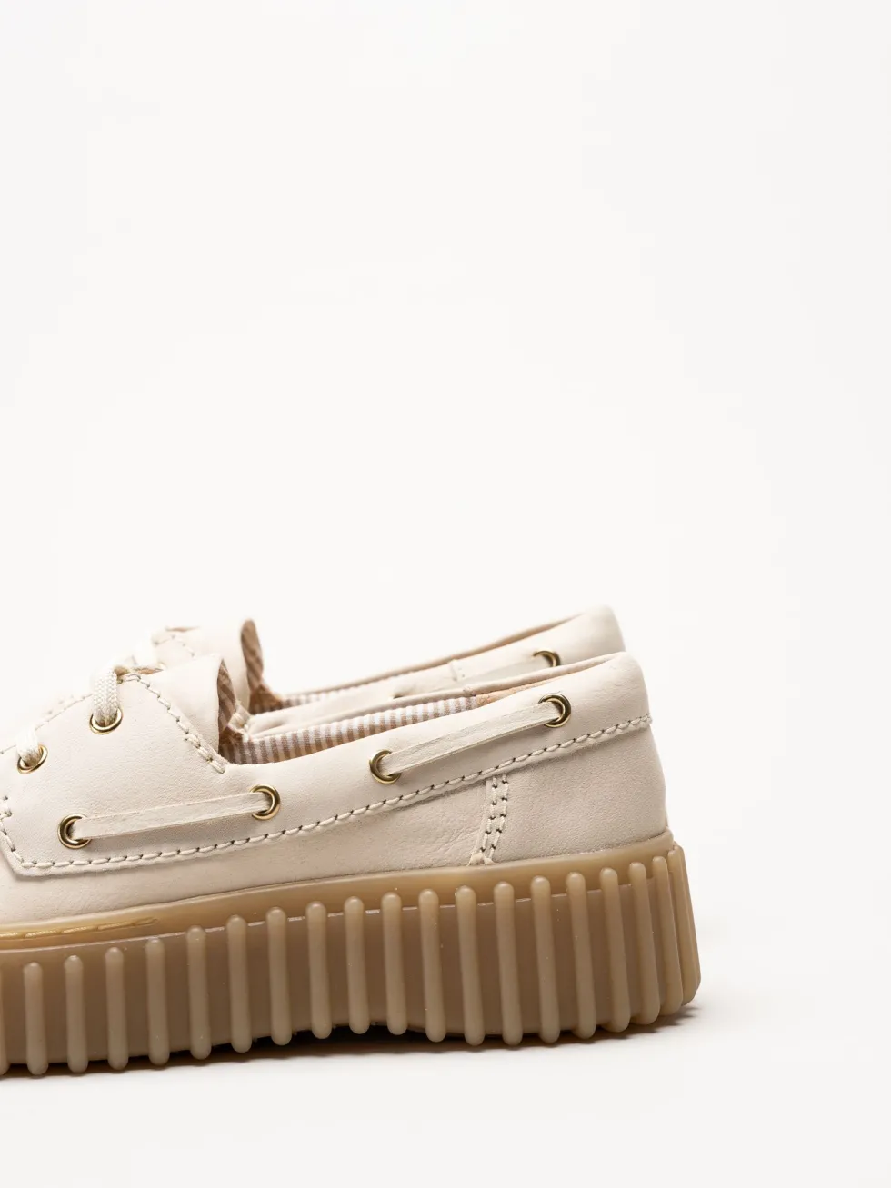 Clarks - Torhill Boat - Offwhite snörskor i nubuck