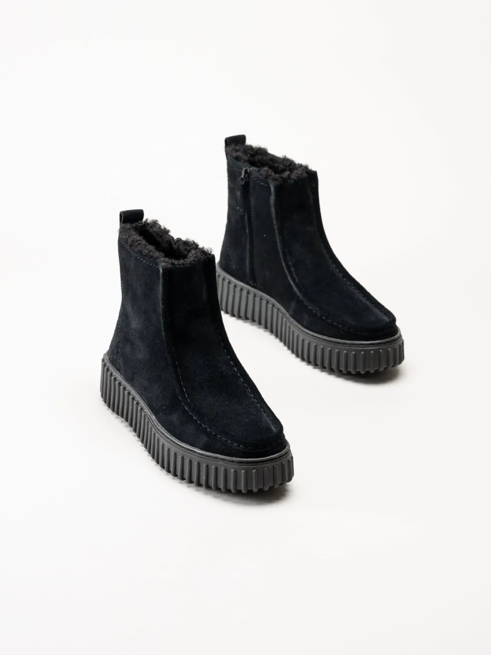 Clarks - Torhill Cozy - Svarta boots i mocka
