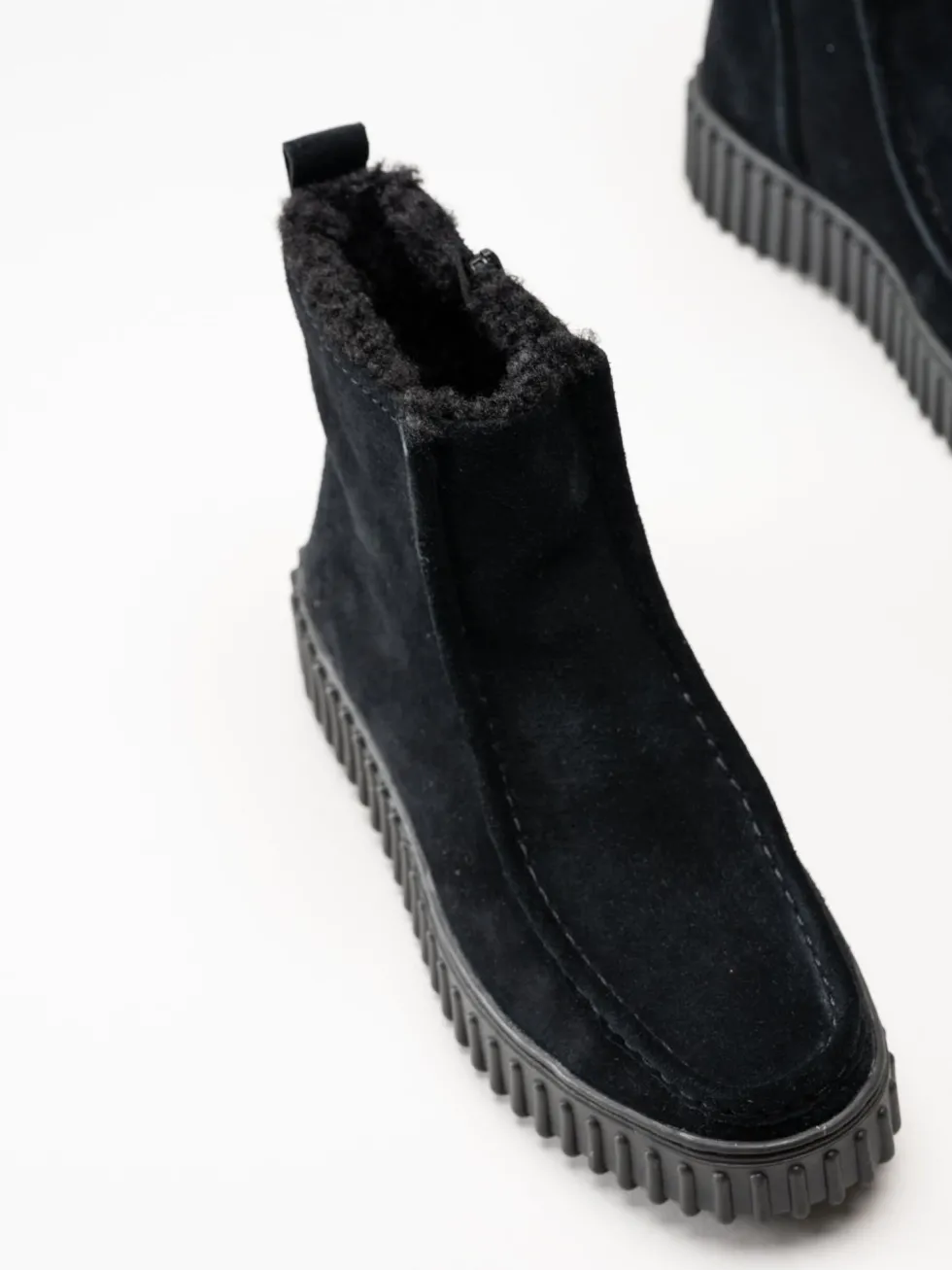 Clarks - Torhill Cozy - Svarta boots i mocka