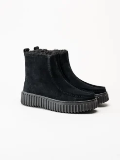 Clarks - Torhill Cozy - Svarta boots i mocka
