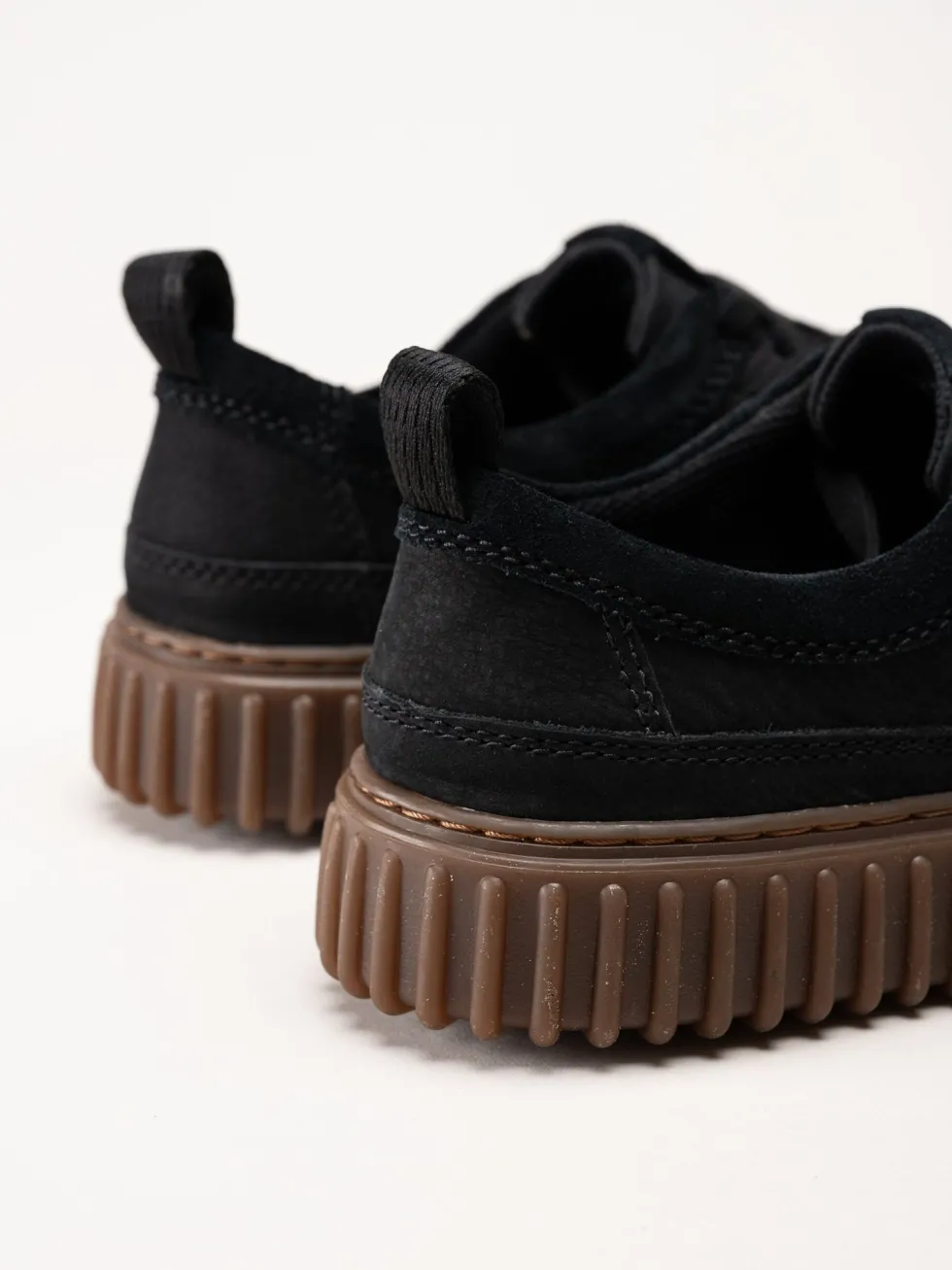 Clarks - Torhill Lace G - Svarta snörskor i nubuck och mocka