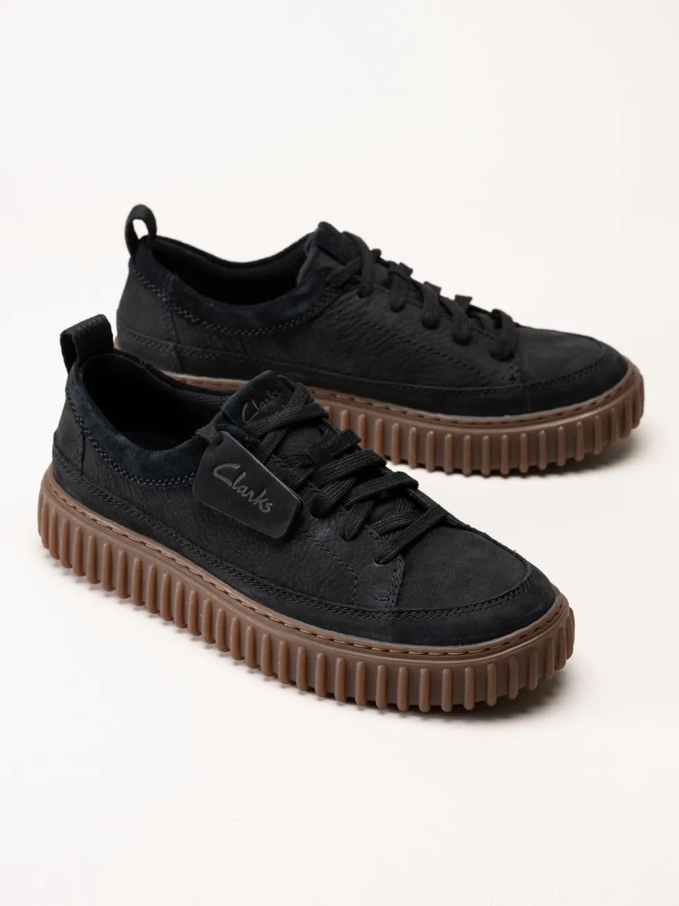 Clarks - Torhill Lace G - Svarta snörskor i nubuck och mocka