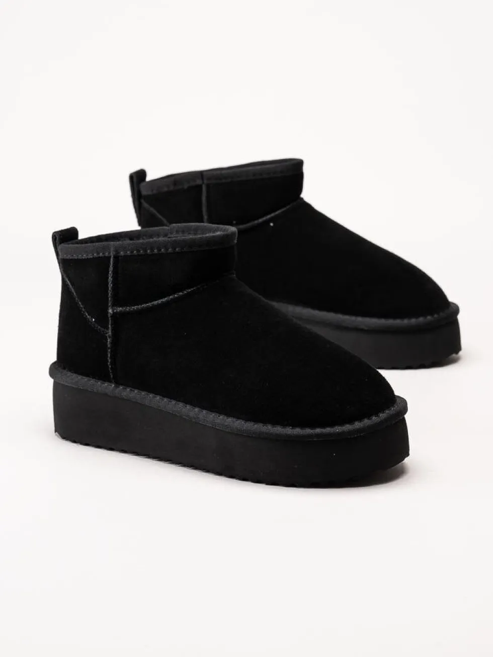 Duffy - Svarta fodrade boots i mocka