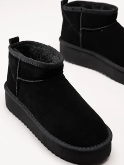 Duffy - Svarta fodrade boots i mocka