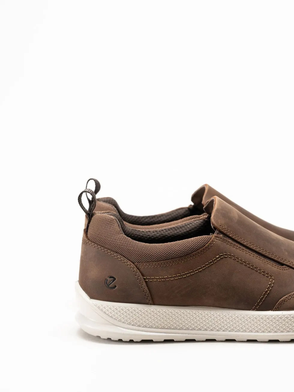 Ecco - Byway M Slip-On - Bruna slip on skor i oljad nubuck