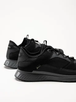 Ecco - Exostride - Svarta sportiga sneakers med Gore-Tex
