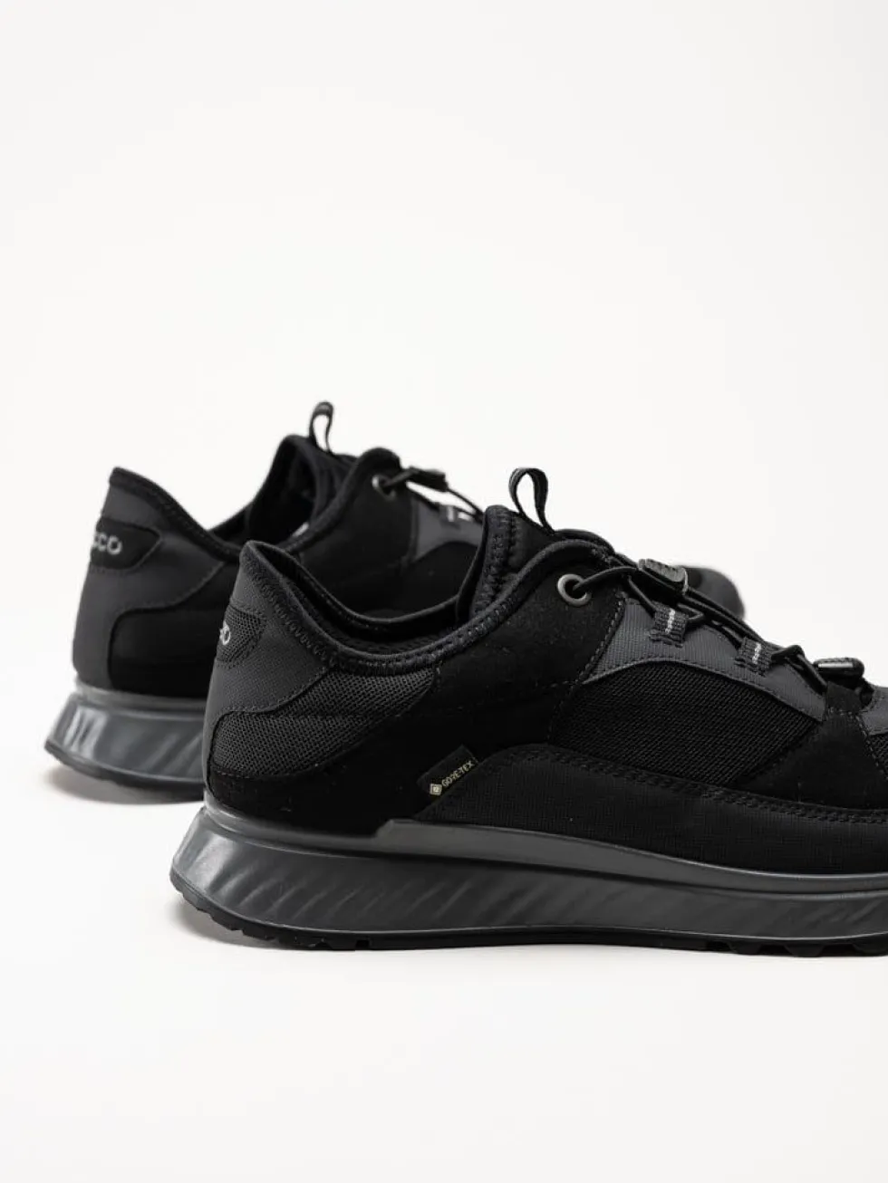 Ecco - Exostride - Svarta sportiga sneakers med Gore-Tex