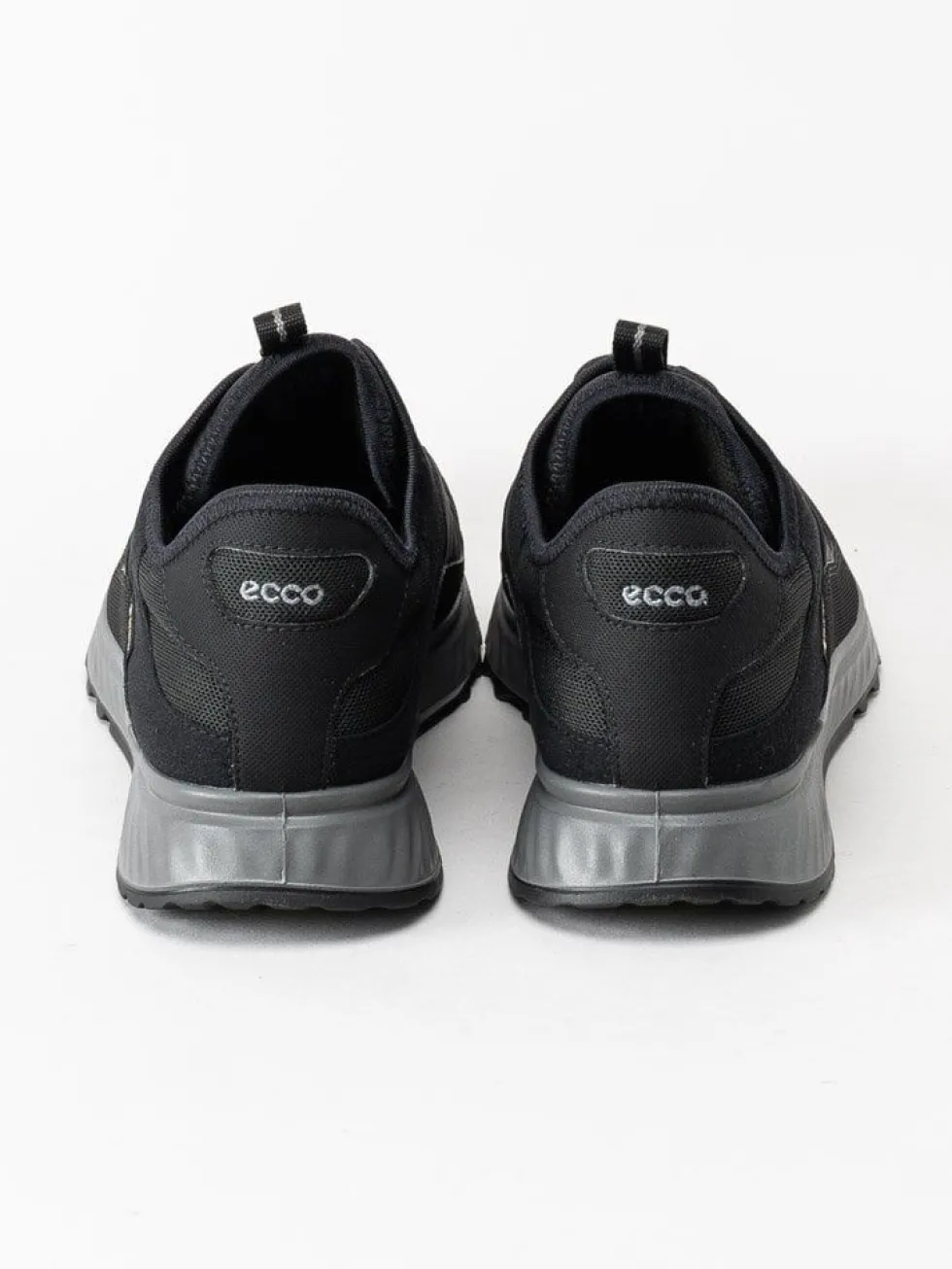 Ecco - Exostride W Low Gtx - Svarta promenadskor med GoreTex