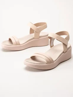 Ecco - Flowt W Wedge - Rosa sandal i skinn medi kilklack