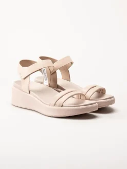 Ecco - Flowt W Wedge - Rosa sandal i skinn medi kilklack