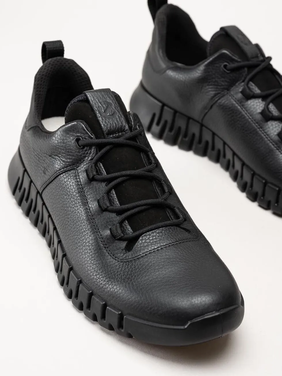 Ecco - Gruuv Sneaker Lea GTX - Svarta skinnsneakers med Gore-Tex