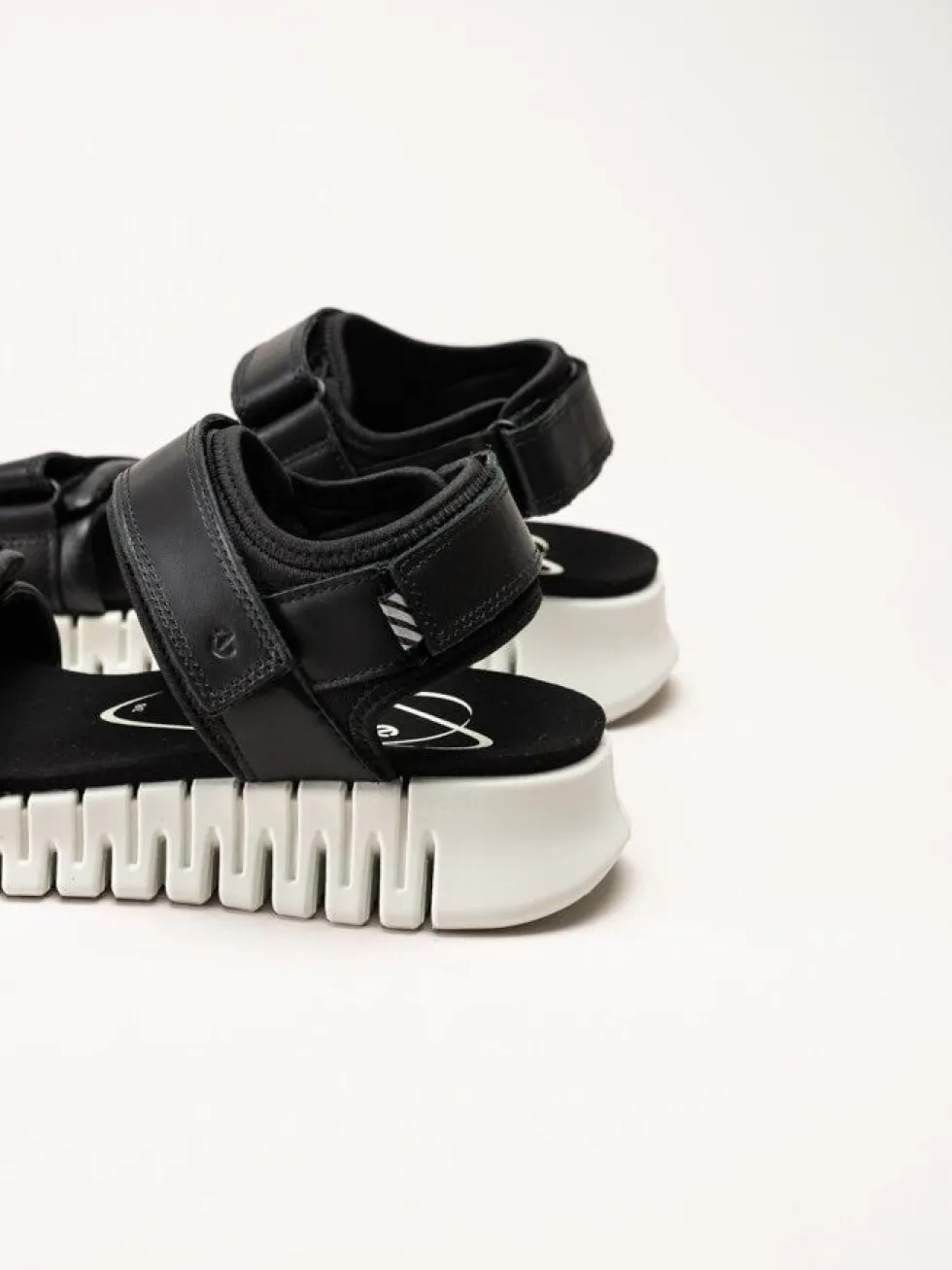 Ecco - Gruuv Sol Sandal - Svarta sportiga sandaler