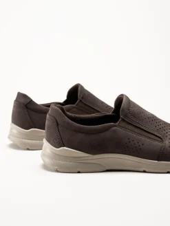Ecco - Irving Slip On Perf - Bruna slip on sneakers i nubuck
