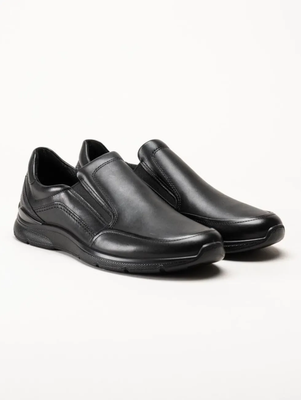 Ecco - Irving - Svarta slip on promenadskor i skinn