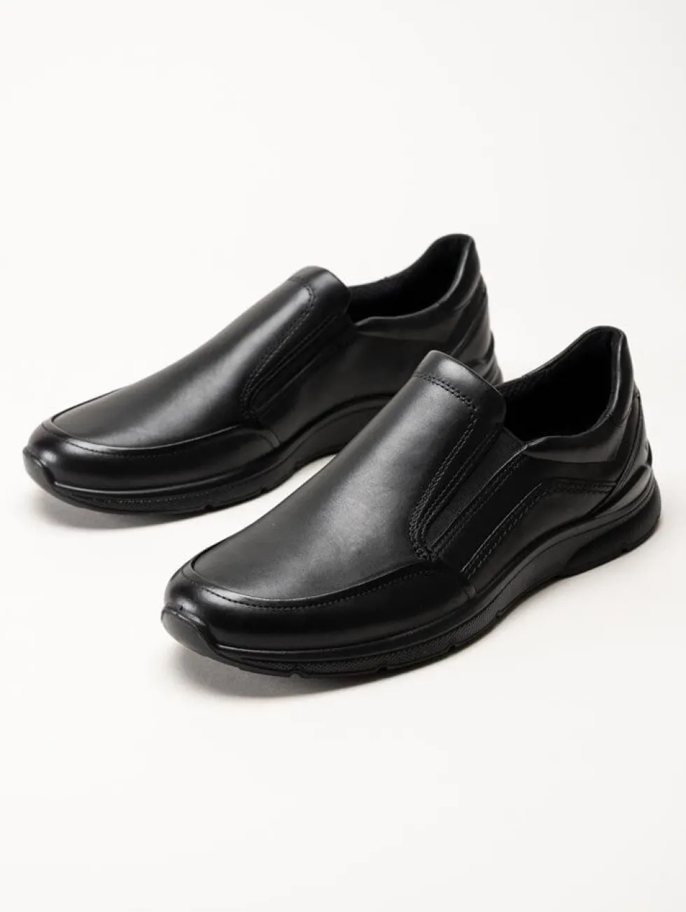 Ecco - Irving - Svarta slip on promenadskor i skinn