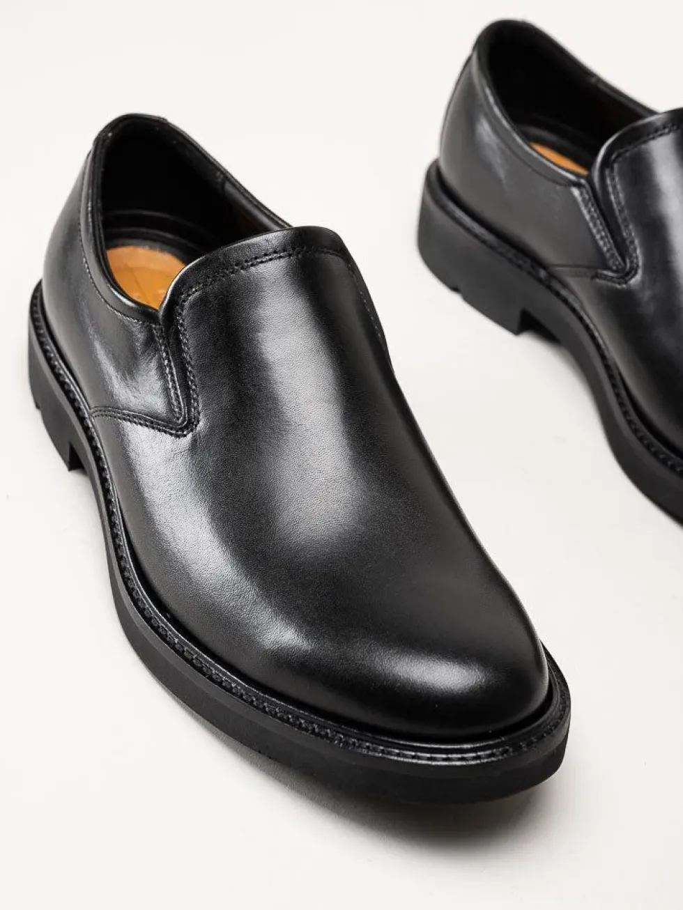 Ecco - London M Slip on - Svarta slip on skor i skinn