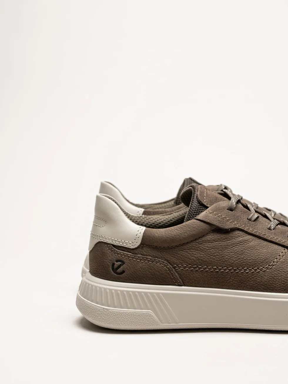 Ecco - Move - Bruna sneakers i oljad nubuck