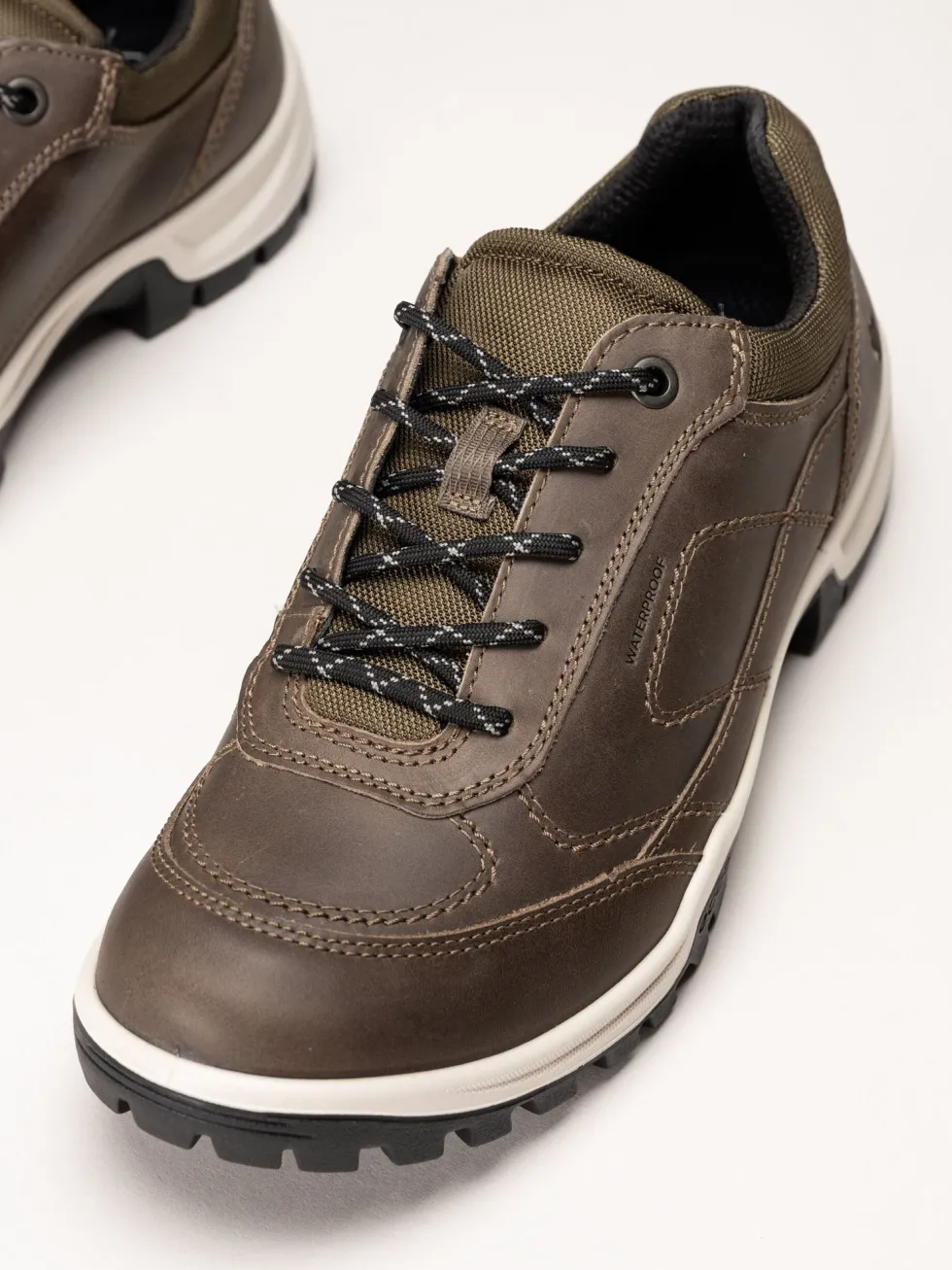 Ecco - Xpedition WP - Bruna promenadskor i oljad nubuck