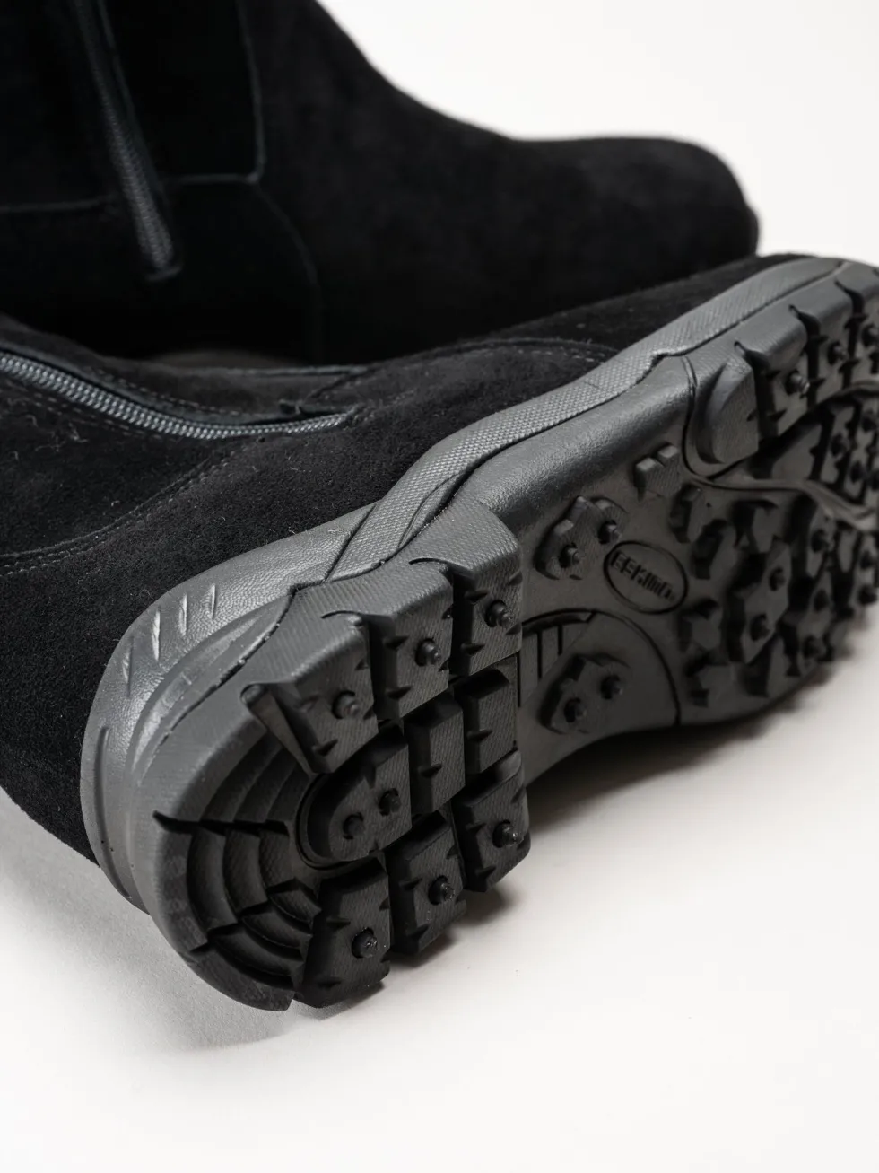 Eskimo - Kenton Studs - Svarta fodrade boots med dobbar i mocka