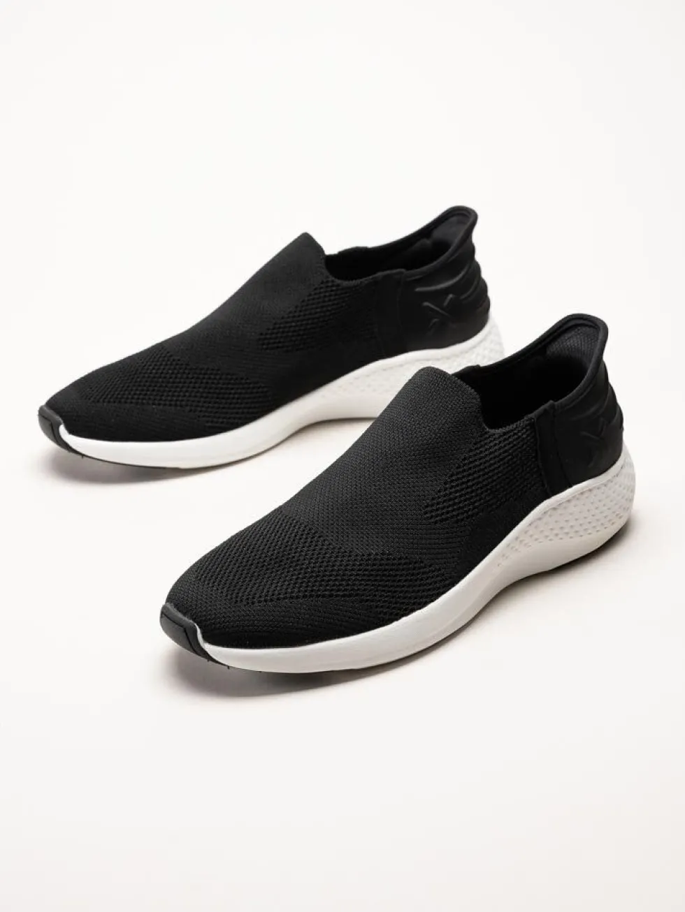Exani - Ease M - Svarta slip on skor i textil
