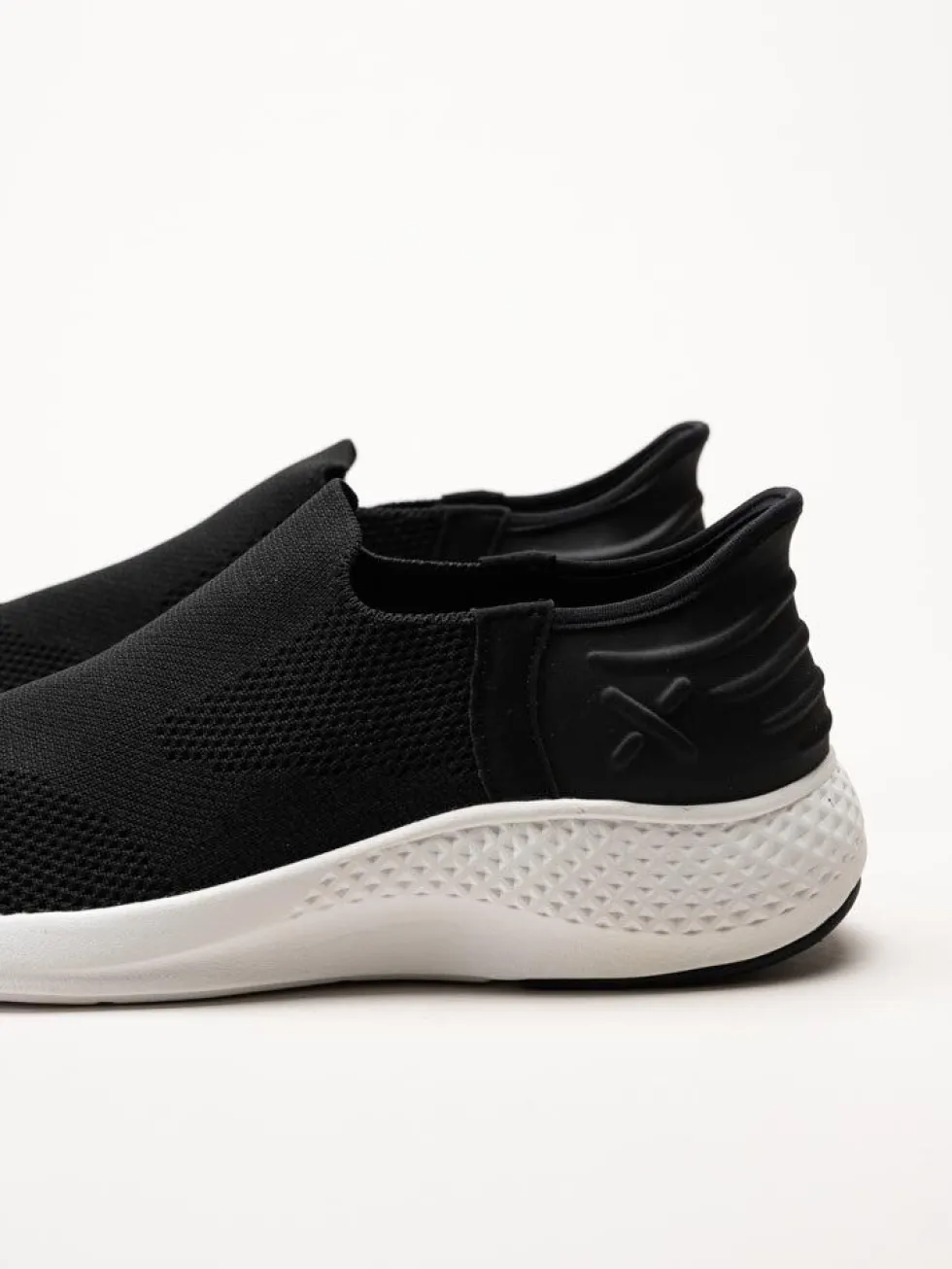Exani - Ease M - Svarta slip on skor i textil