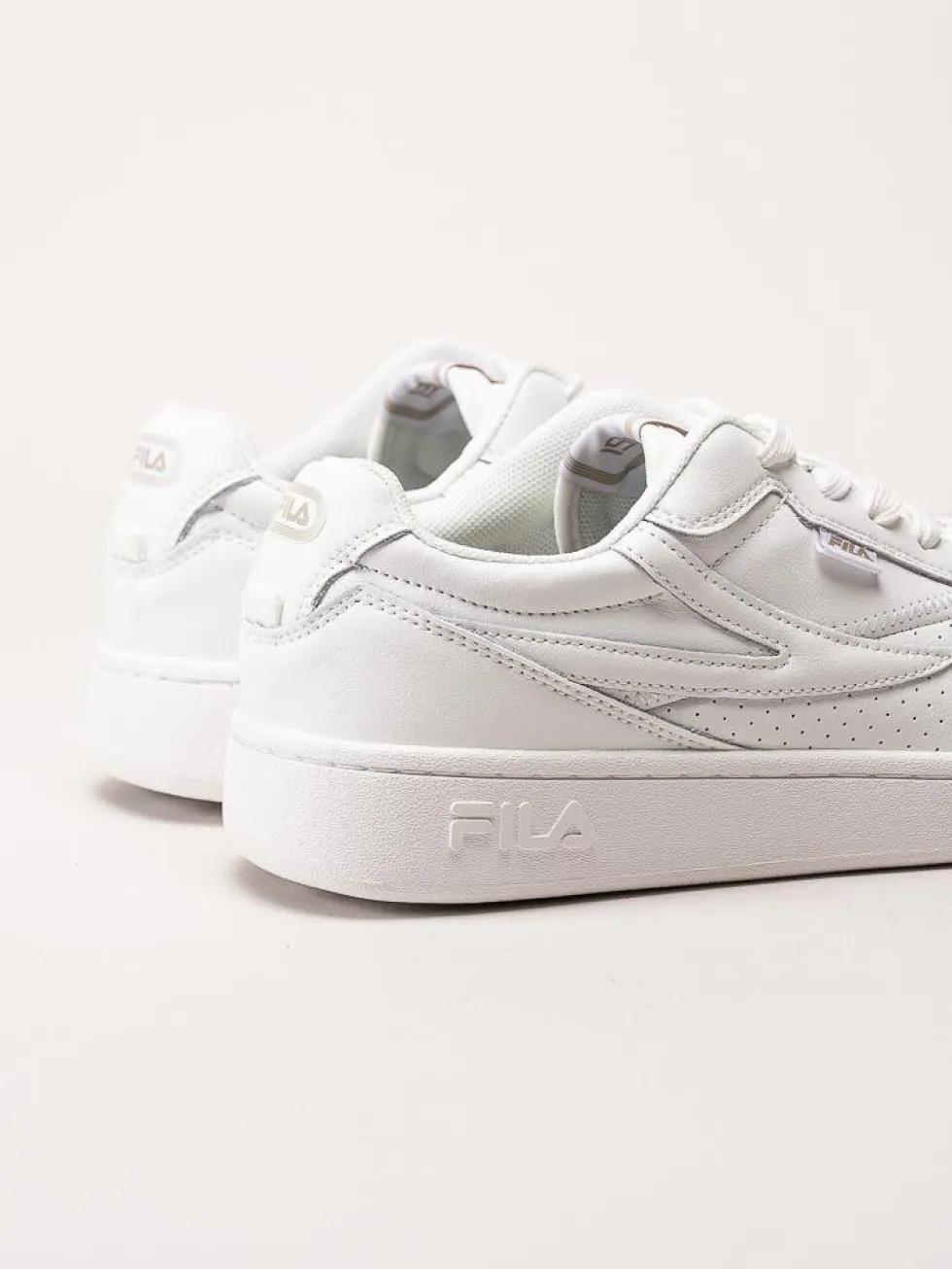 FILA - Noclaf Wmn - Vita sneakers i skinnimitation